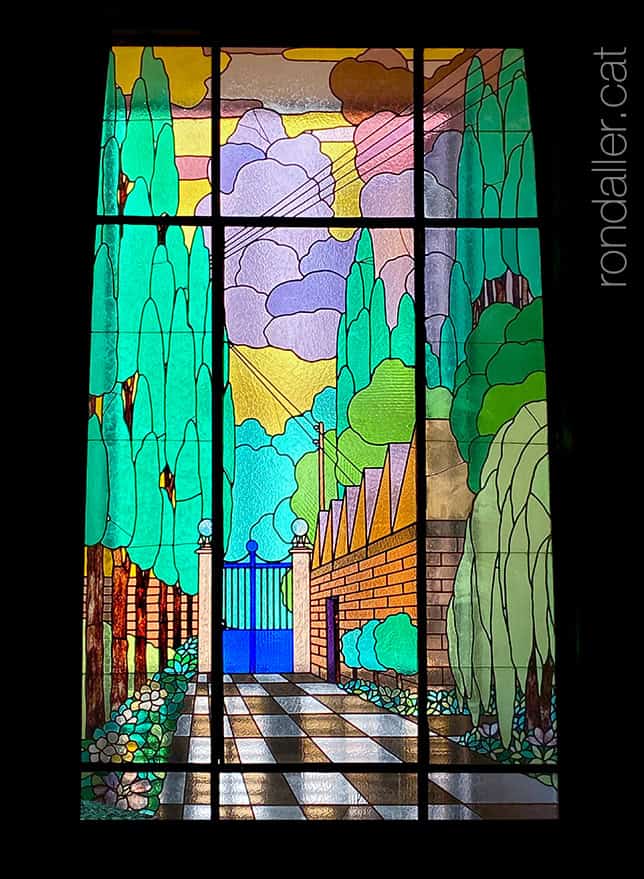 Institut Industrial de Terrassa. Detall d'un dels vitralls de la sala noble.
