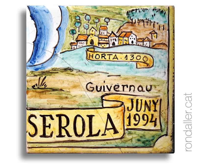 Detall del plafó de Sant Genís dels Agudells amb la signatura de l'artista.