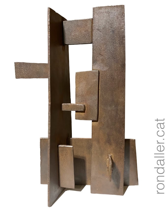 Escultura de ferro de Leonci Quera Tísner exposada al Museu de la Garrotxa.