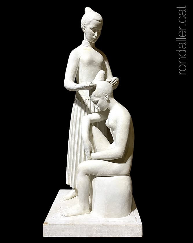 Escultura de Leonci Quera Tísner del 1954 exposada al Museu de la Garrotxa.