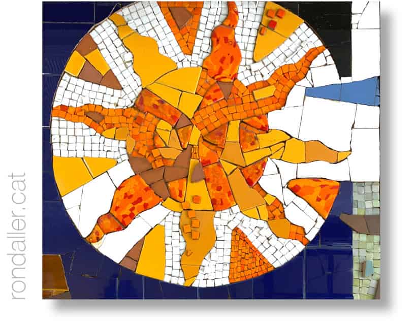Detall del mosaic del col·legi Manyanet, dissenyat per Pau Macià i executat per Carles Maurel.