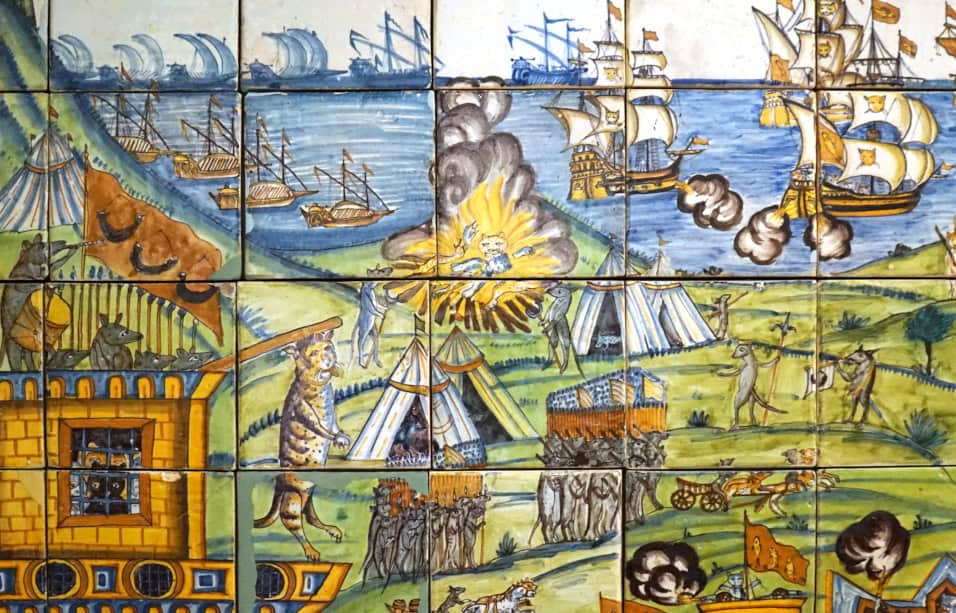 Detall del plafó de la batalla dels gats i les rates al Museu Vicenç Ros de Martorell.