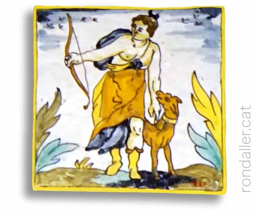 La deessa Diana representada en una rajola d'oficis del segle XVIII.