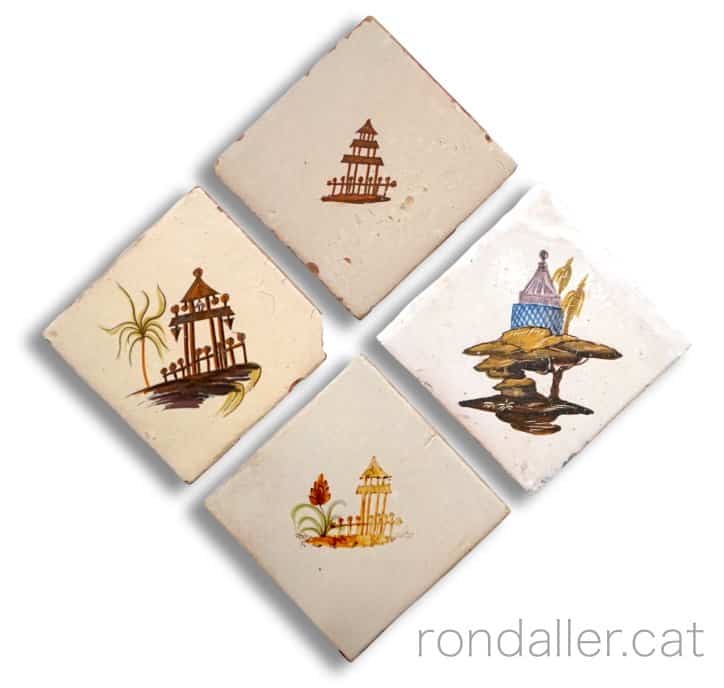 Diverses peces de ceràmica amb la representació de pagodes.