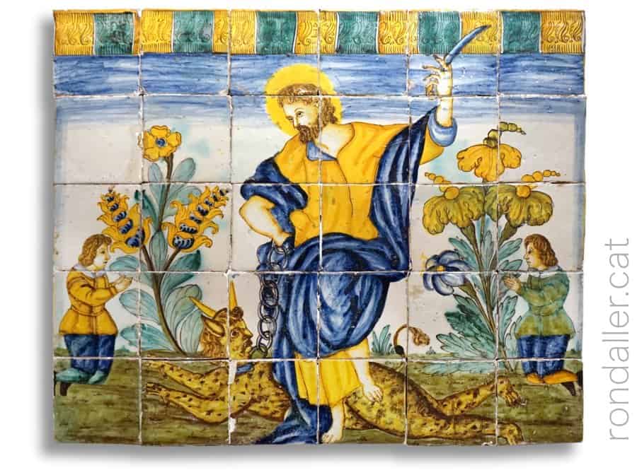 Vides de Sants. Plafó ceràmic amb la imatge de sant Bartomeu.