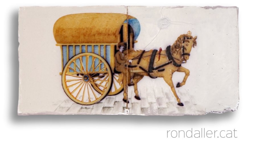 Passeig per Castelló de la Plana. Petit plafó ceràmic a l'entrada del carrer Cervantes.