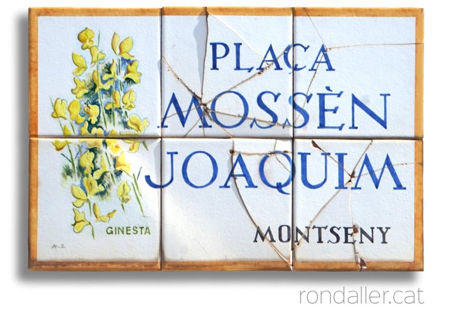 Plaques dels carrers del Vallès Oriental. Plafó ceràmic a Montseny.