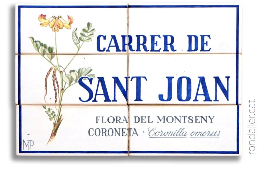 Plafó ceràmic amb el nom d'un carrer de Sant Celoni.