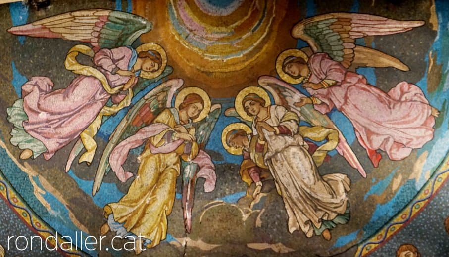 Detall del mosaic de la cúpula de l'absis executat per Lluís Bru i Salelles.
