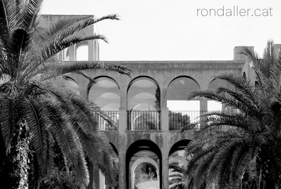 Finestrals a l'Espai Corberó d'Esplugues de Llobregat.