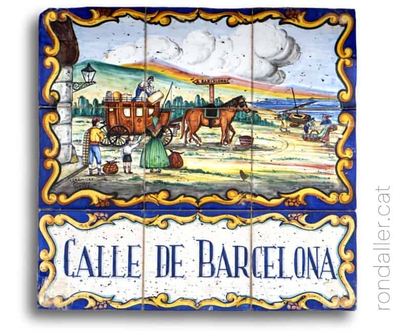 Elements ceràmics a Sitges. Plafó de rajoles al carrer de Barcelona.