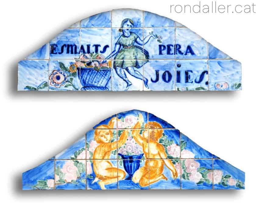 Plafons ceràmics noucentistes de la botiga Ca Mercadé de Valls.