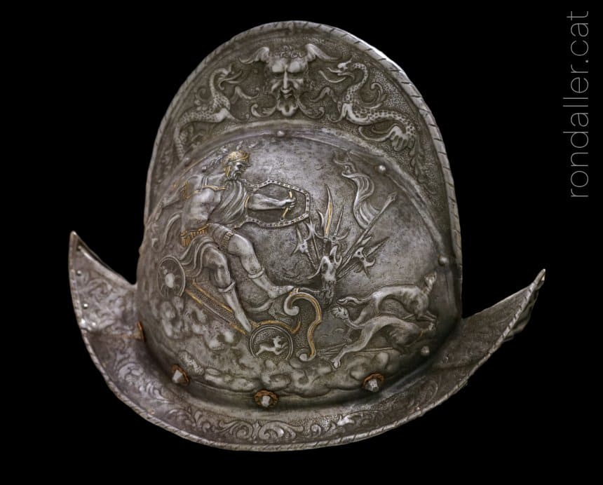 Casc del segle XVI exposat al Museu del Renaixement.