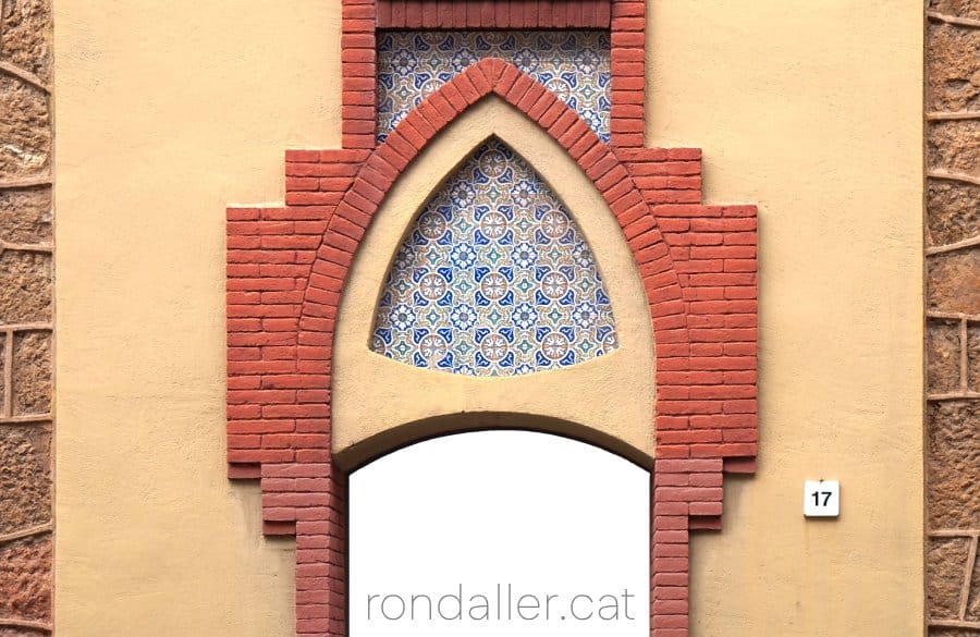 Passeig per Molins de Rei. Portal d'entrada de l'antic hospital