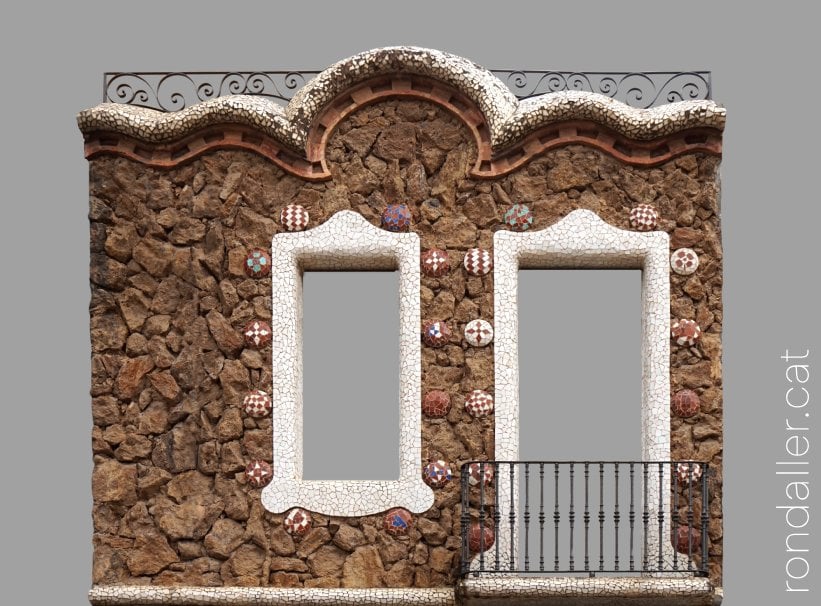 Detall de la façana modernista de la Casa Miró.