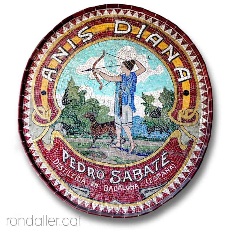Mosaic de la marca Anís Diana de principis del segle XX que hi havia a l'antiga destil·leria de Badalona.