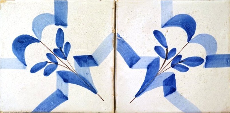 Rajoles de mostra amb motius tèxtils del Museu Can Tinturé d’Esplugues de Llobregat.
