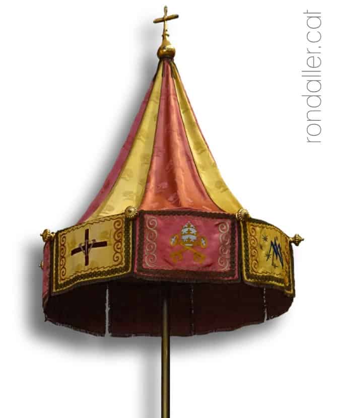 Conopeu papal de la basílica de Santa Maria d'Igualada.