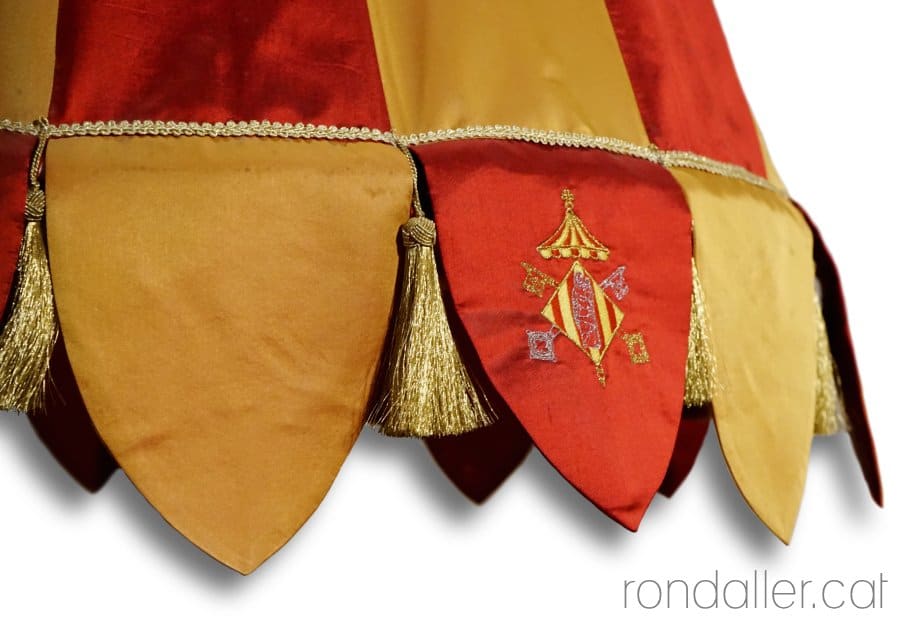 Conopeu papal a l'església de Santa Maria de Montblanc.