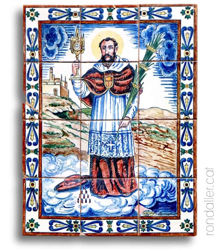 Plafó ceràmic de Sant Ramon Nonat del ceramista Modest Casademunt, al carrer Sant Ramon de Vilassar de Mar.