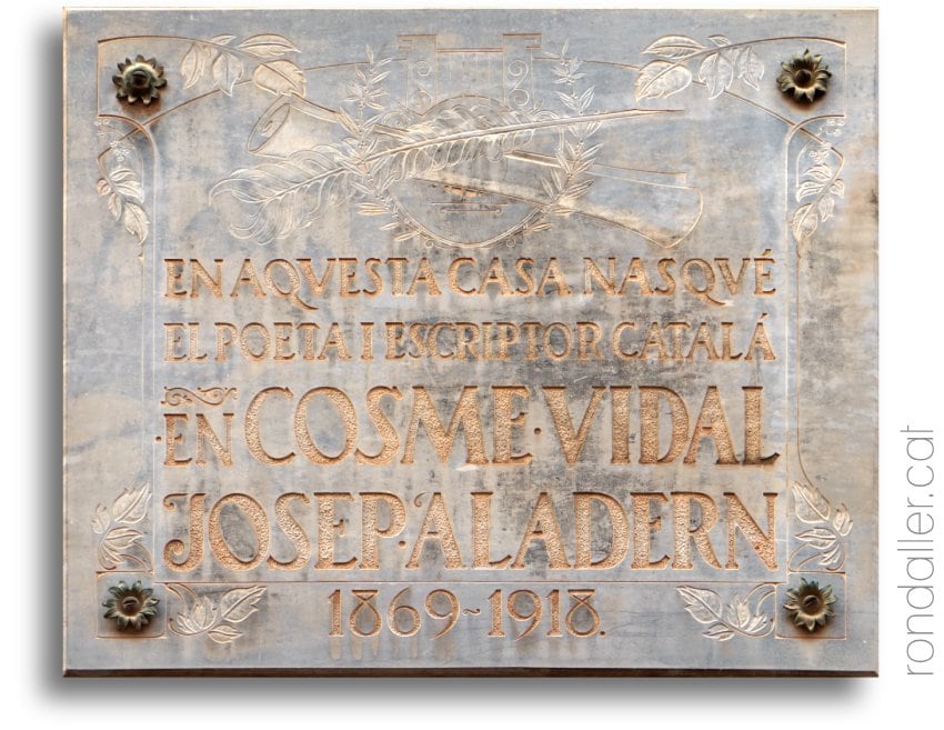 Placa commemorativa a la casa on nasqué Cosme Vidal, conegut com a Josep Aladern.