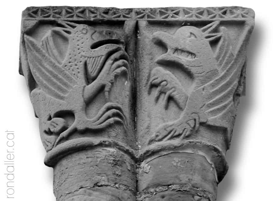 Ttinerari per Alcover. Detall de dos capitells romànics de l'església Vella.
